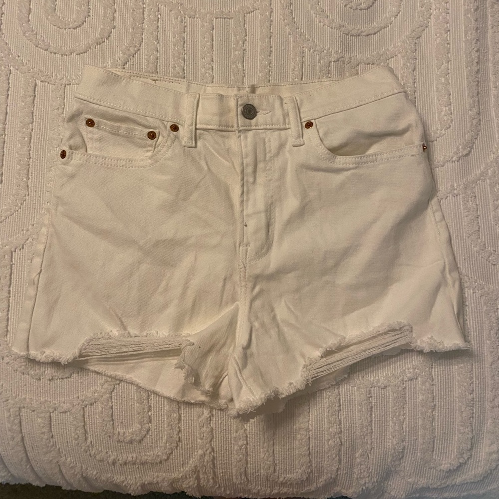 White Levi’s Shorts
